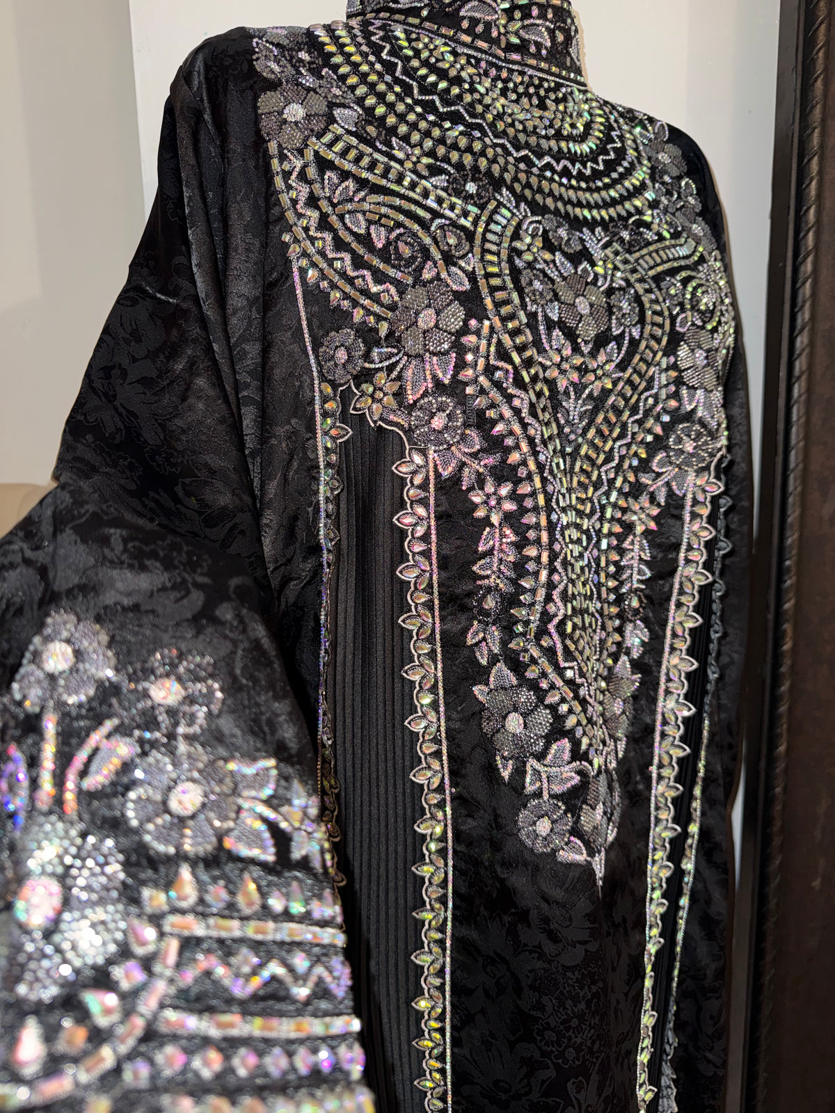 Black Pleats Mukhawar