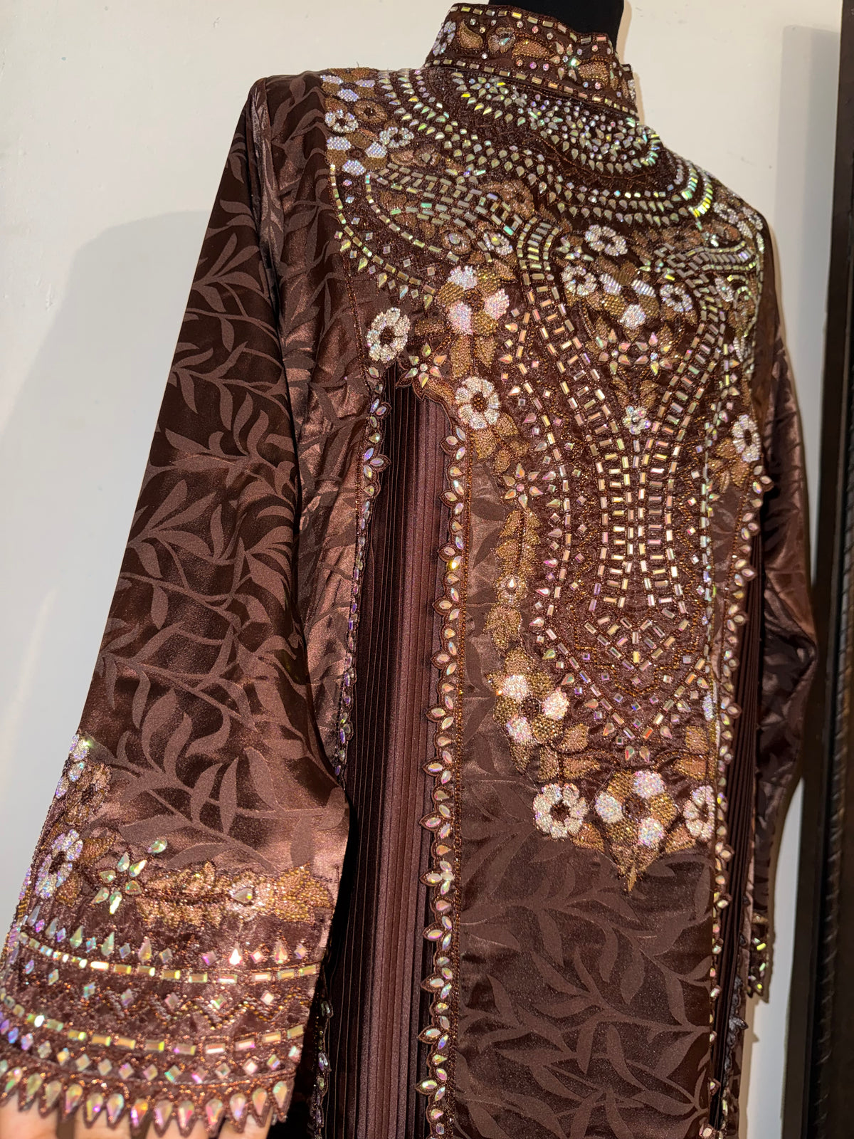 Brown pleats Mukhawar