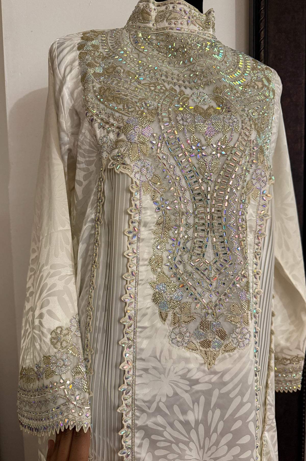 Cream Pleats Mukhawar