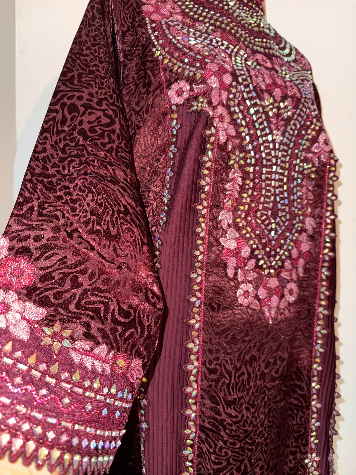 burgundy pleats Mukhawar