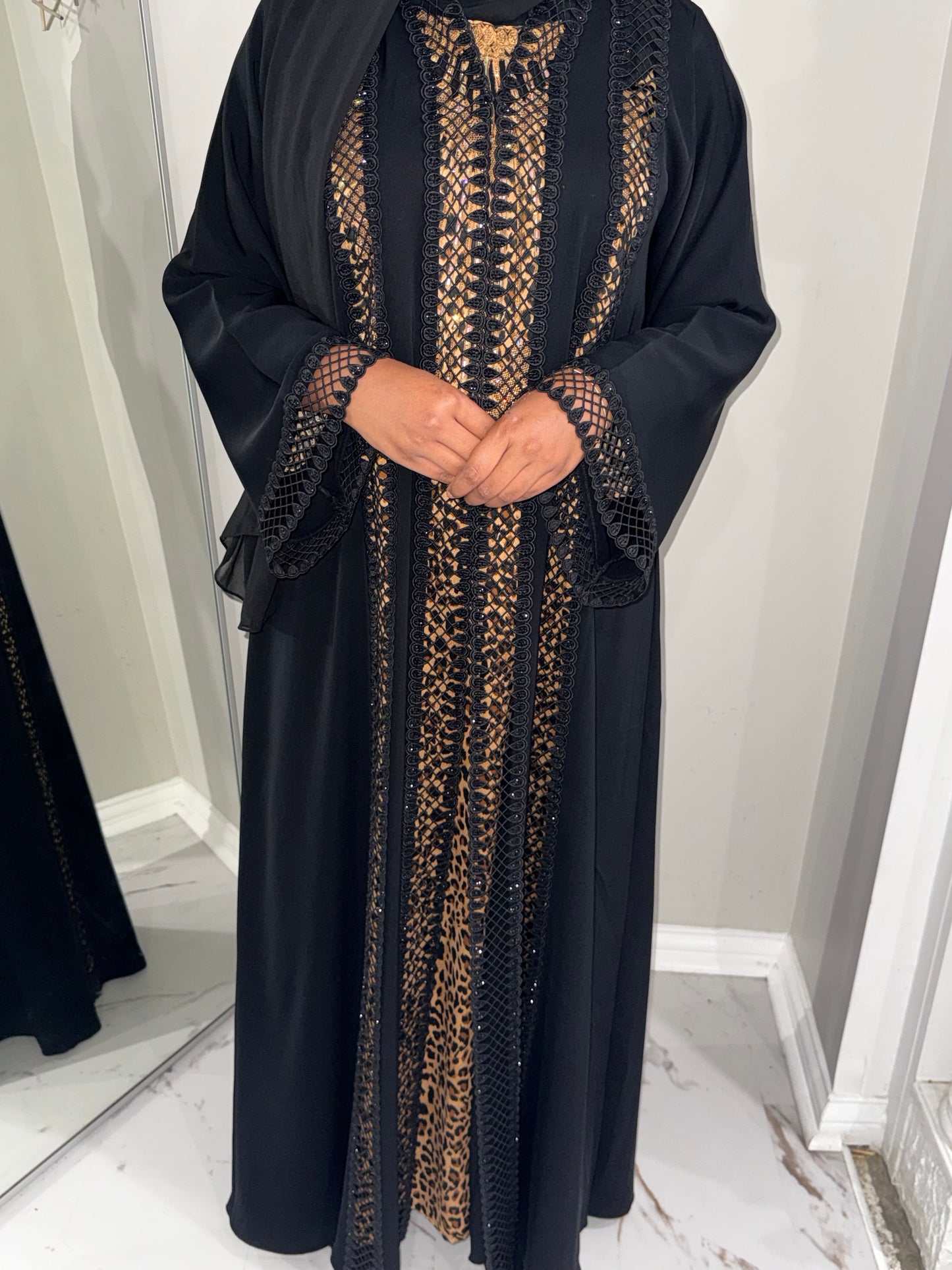 Crossed Pears Abaya