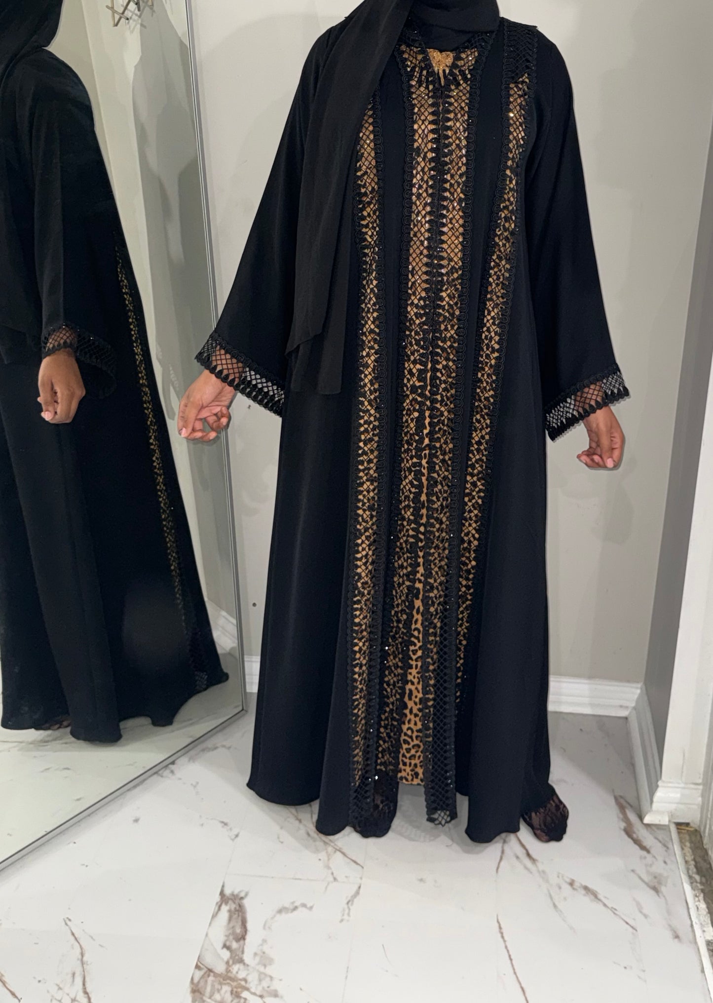 Crossed Pears Abaya