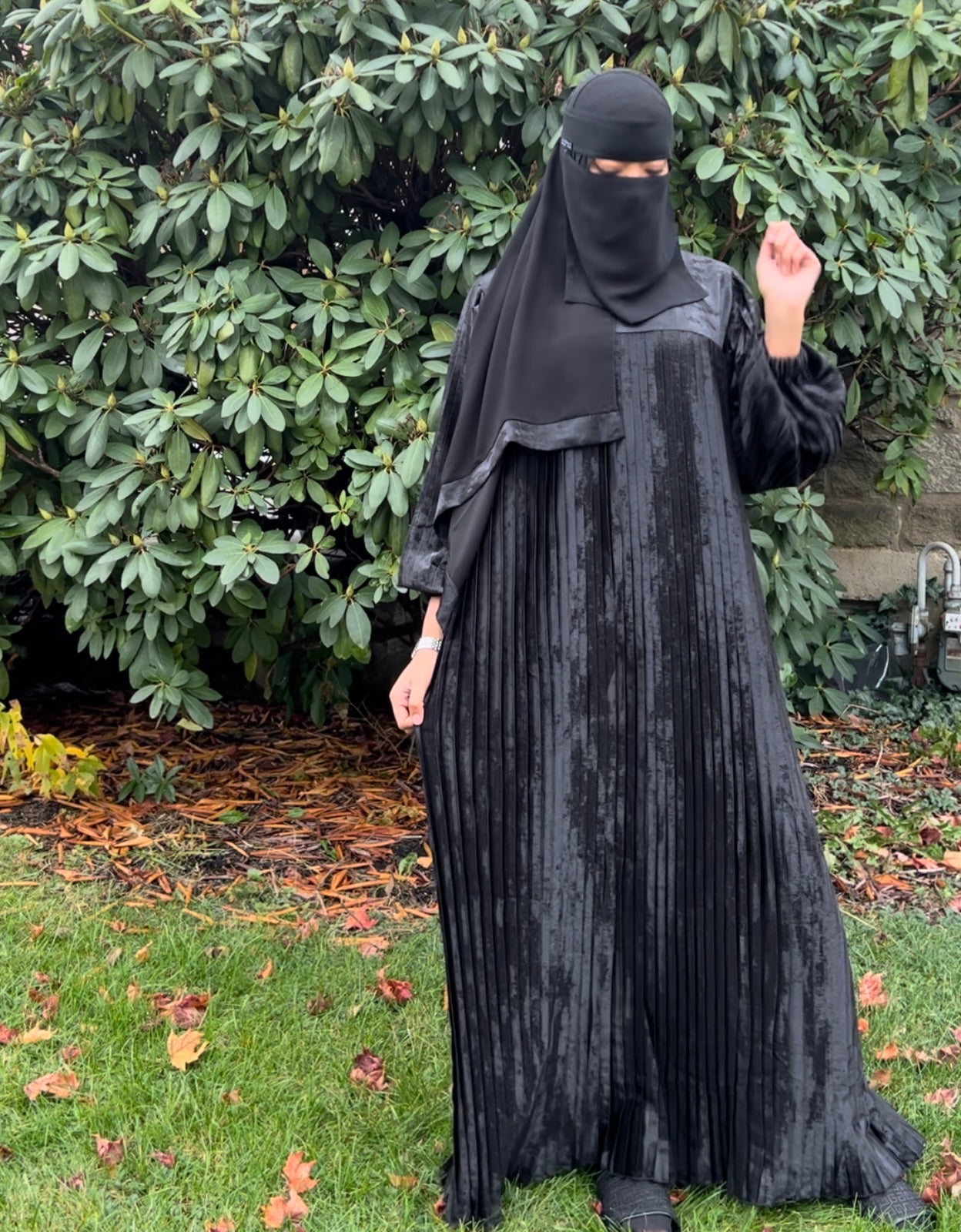Black Pleated Abaya