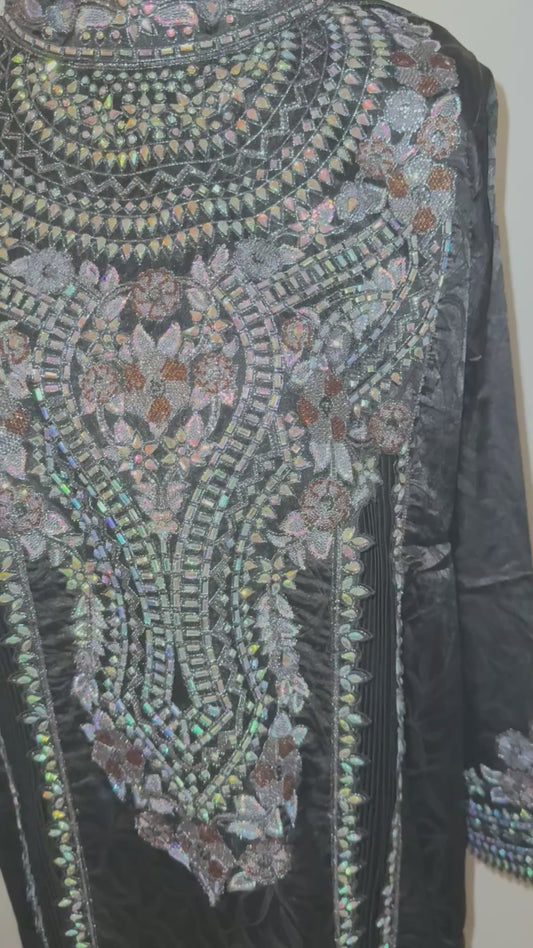 Black Pleats Mukhawar